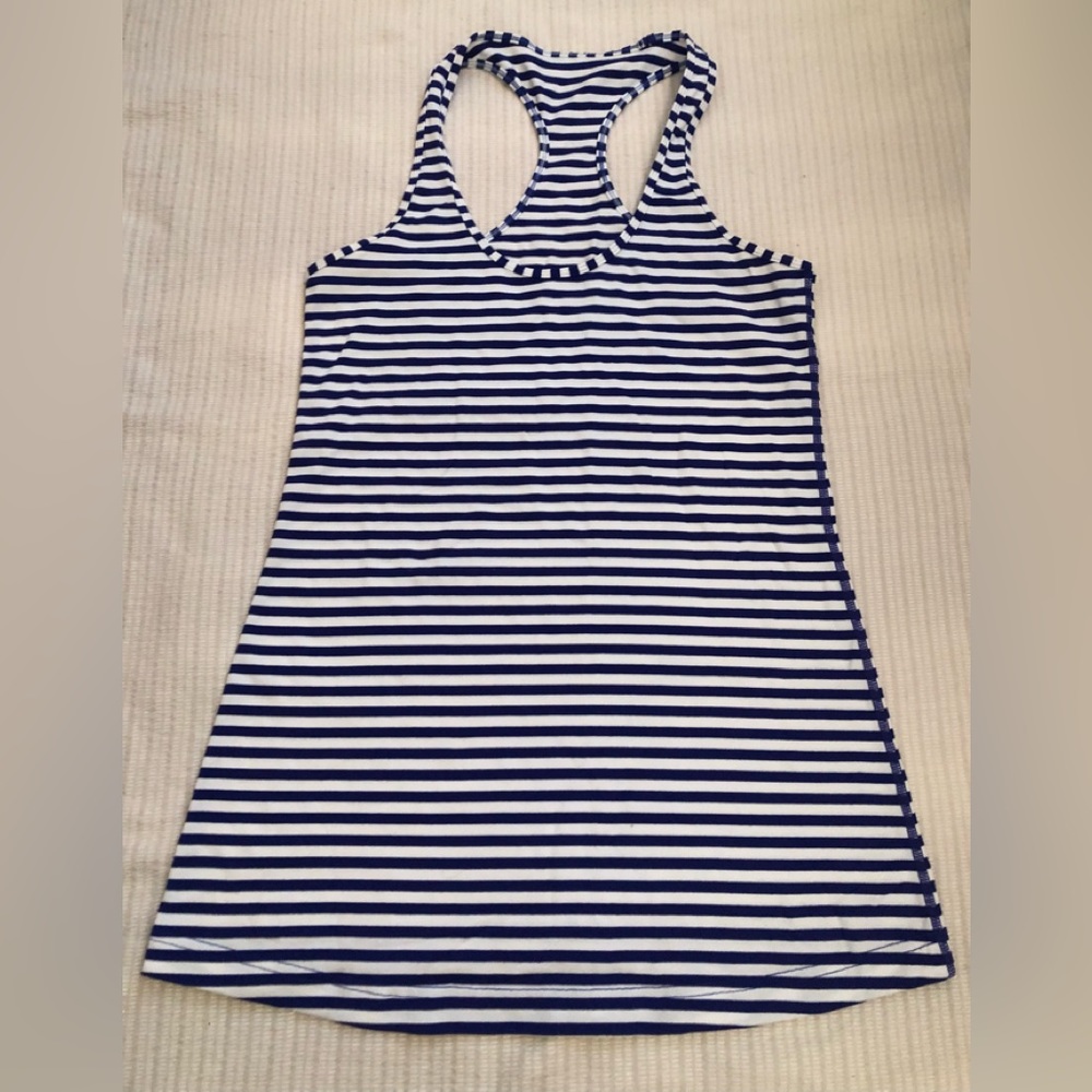 Lululemon racerback top size 4/6 (please check the measurement on the picture)